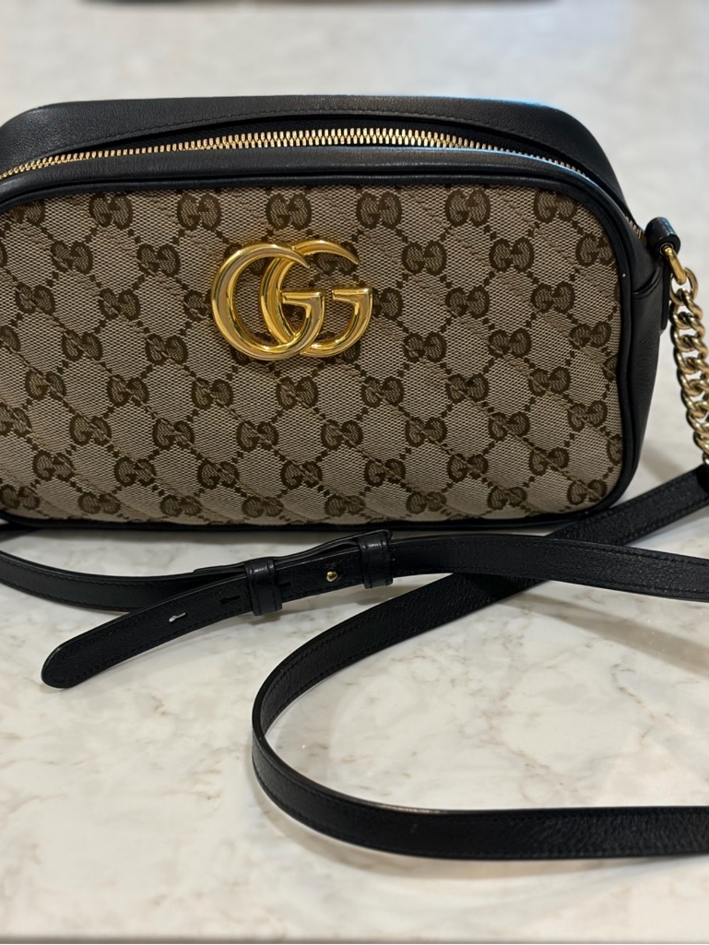 GUCCI
Authentic Monogram Matelasse Diagonal
Small GG Marmont Chain
Shoulder Bag - Picture 5 of 10